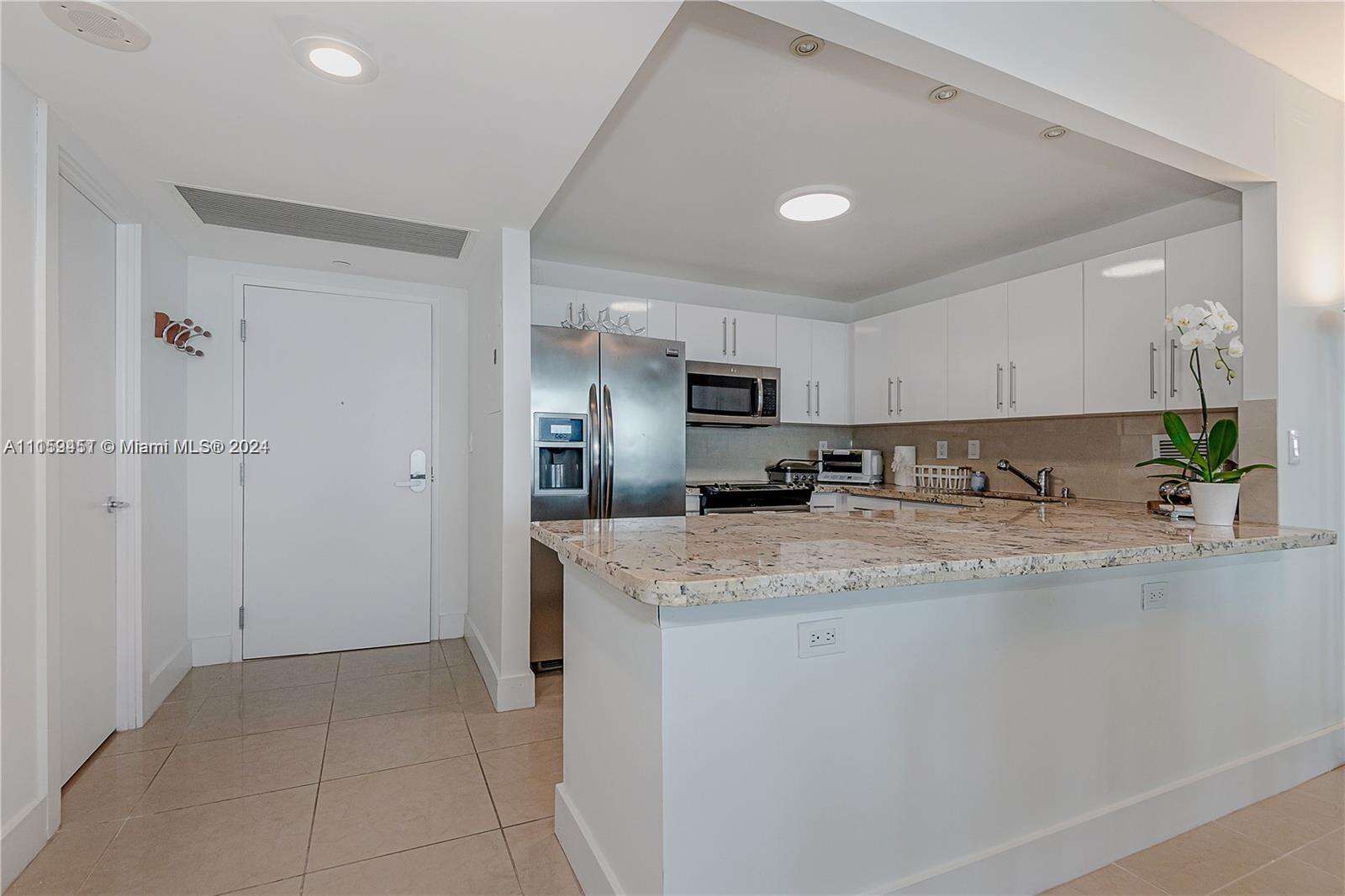 Roney Palace at 2301 Collins Ave, Miami Beach, FL 33139 - For Rent photo 18