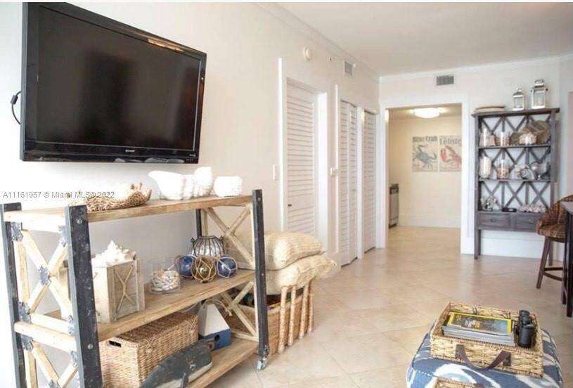 Akoya at 6365 Collins Ave, Miami Beach, FL 33141 - For Rent photo 4