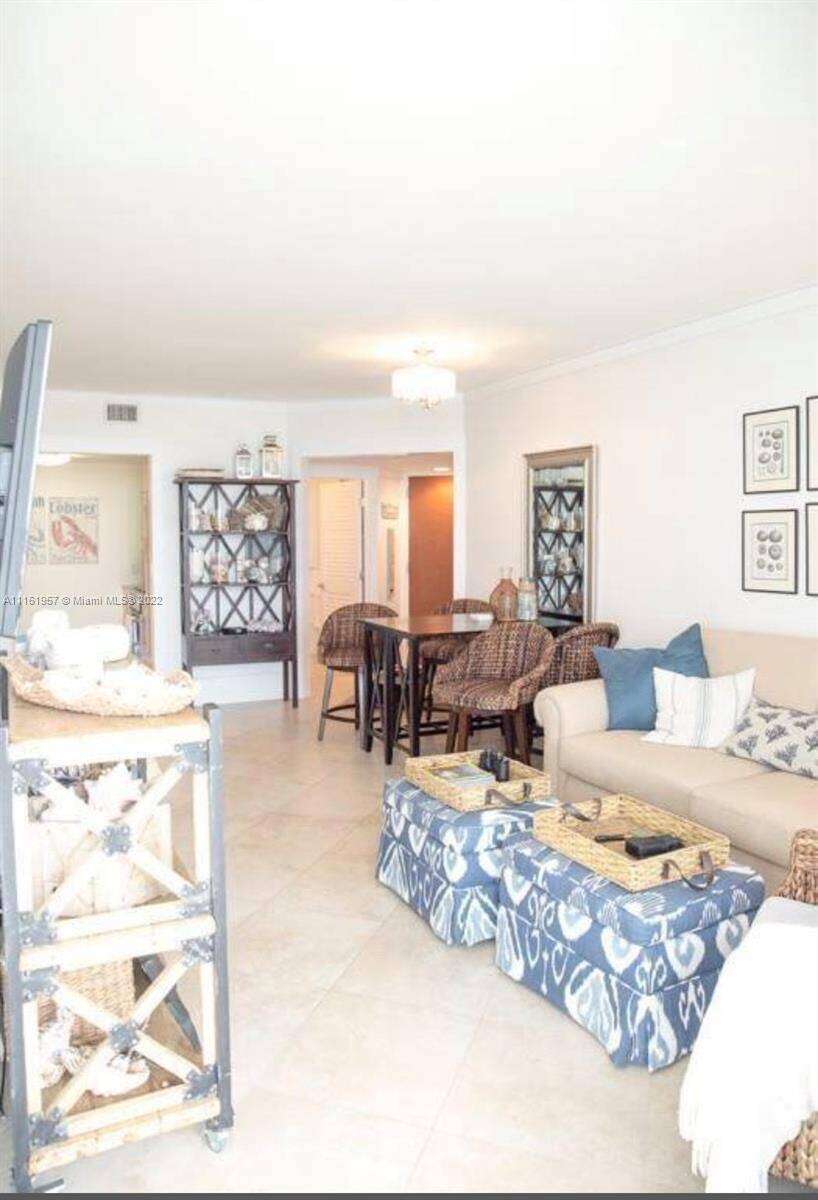 Akoya at 6365 Collins Ave, Miami Beach, FL 33141 - For Rent photo 6