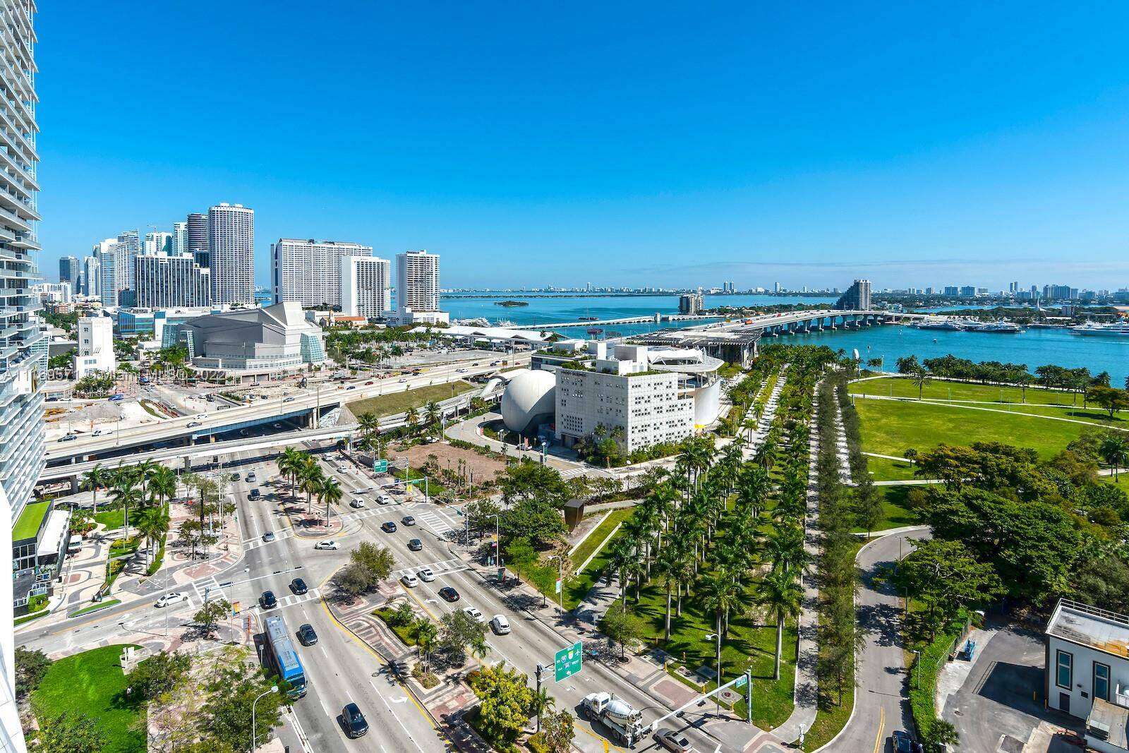 900 Biscayne at 900 Biscayne Blvd, Miami, FL 33132 - For Rent photo 4