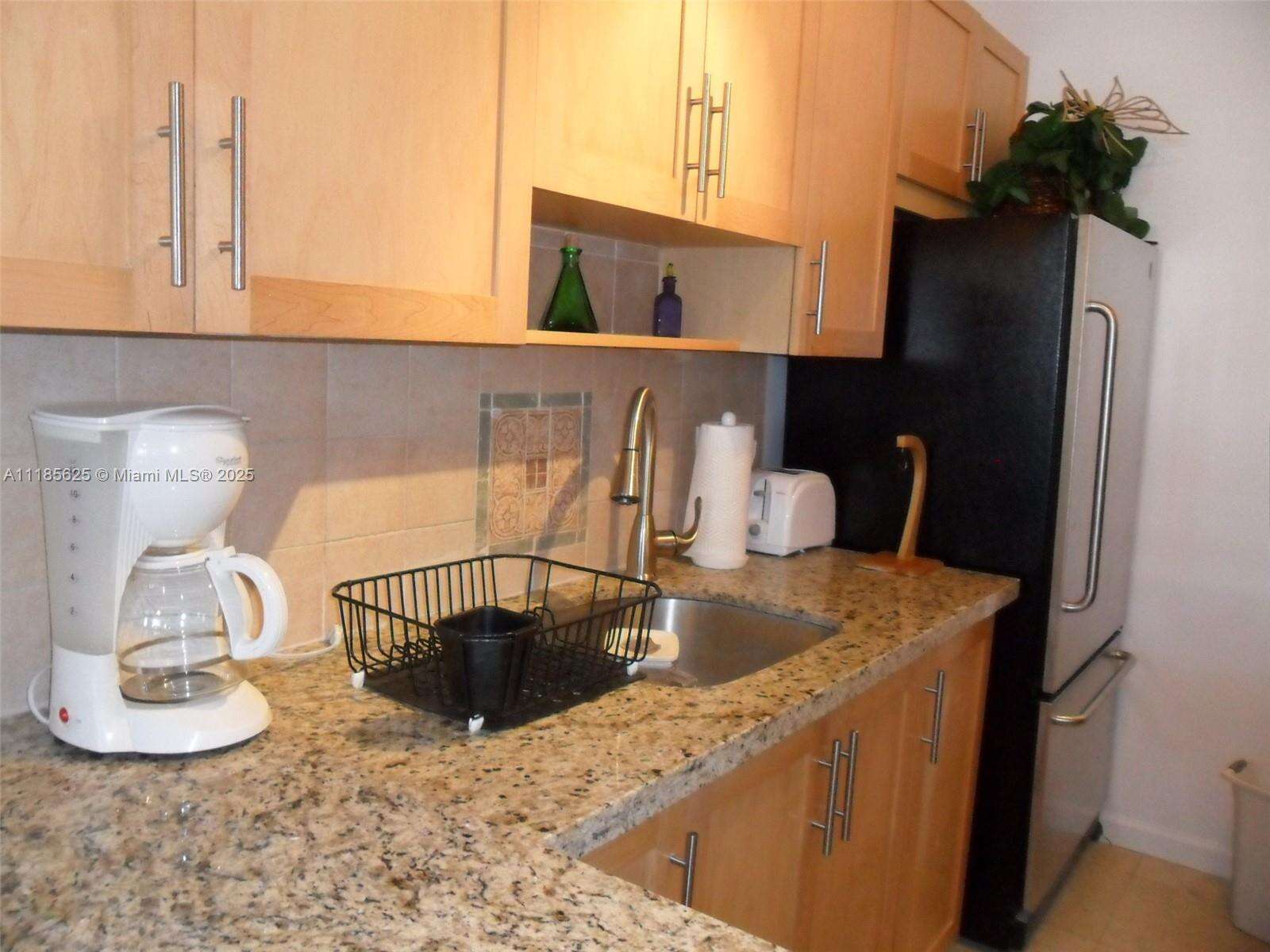 Decoplage at 100 Lincoln Rd, Miami Beach, FL 33139 - For Rent photo 4