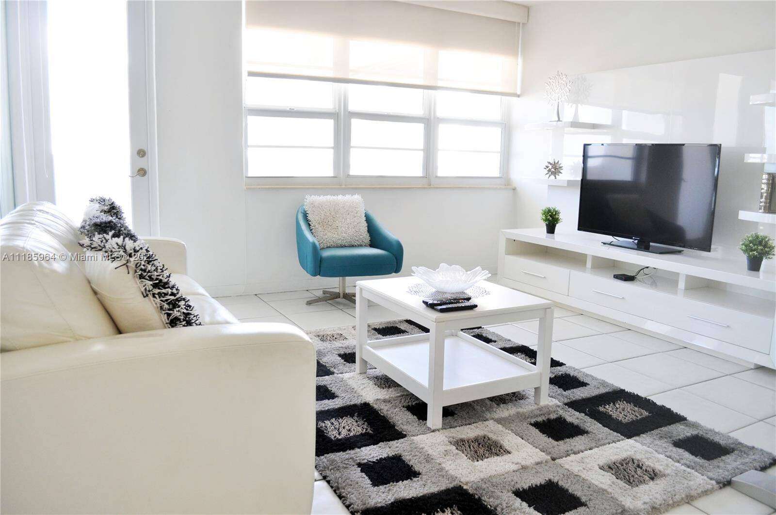 Decoplage at 100 Lincoln Rd, Miami Beach, FL 33139 - For Rent photo 1