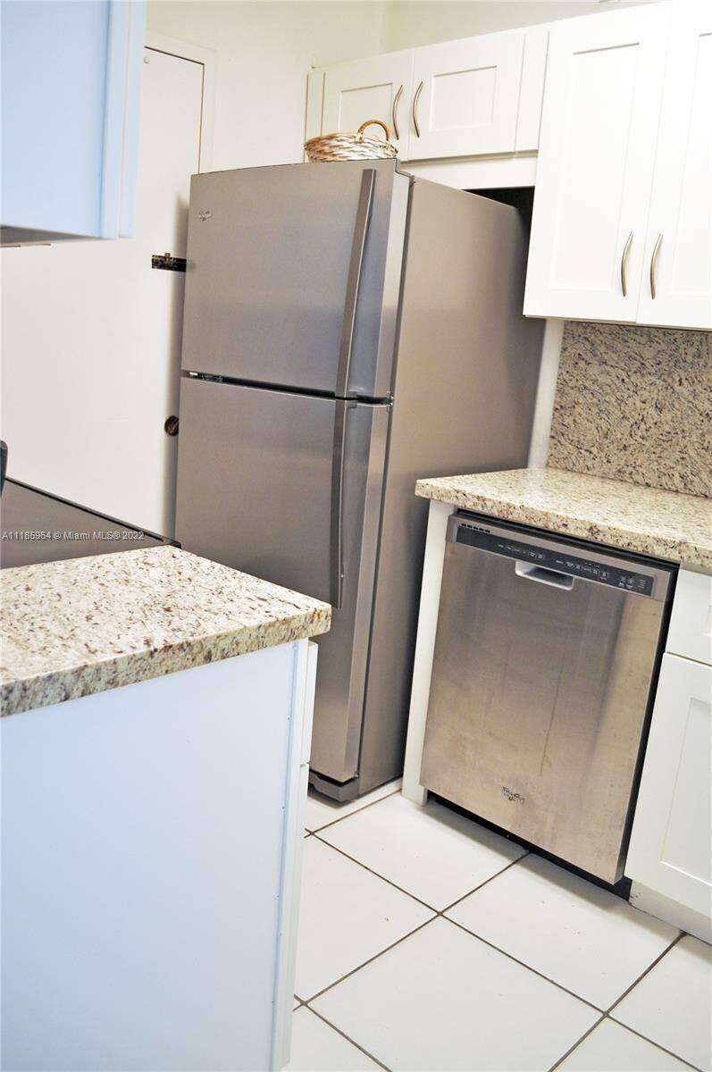 Decoplage at 100 Lincoln Rd, Miami Beach, FL 33139 - For Rent photo 4