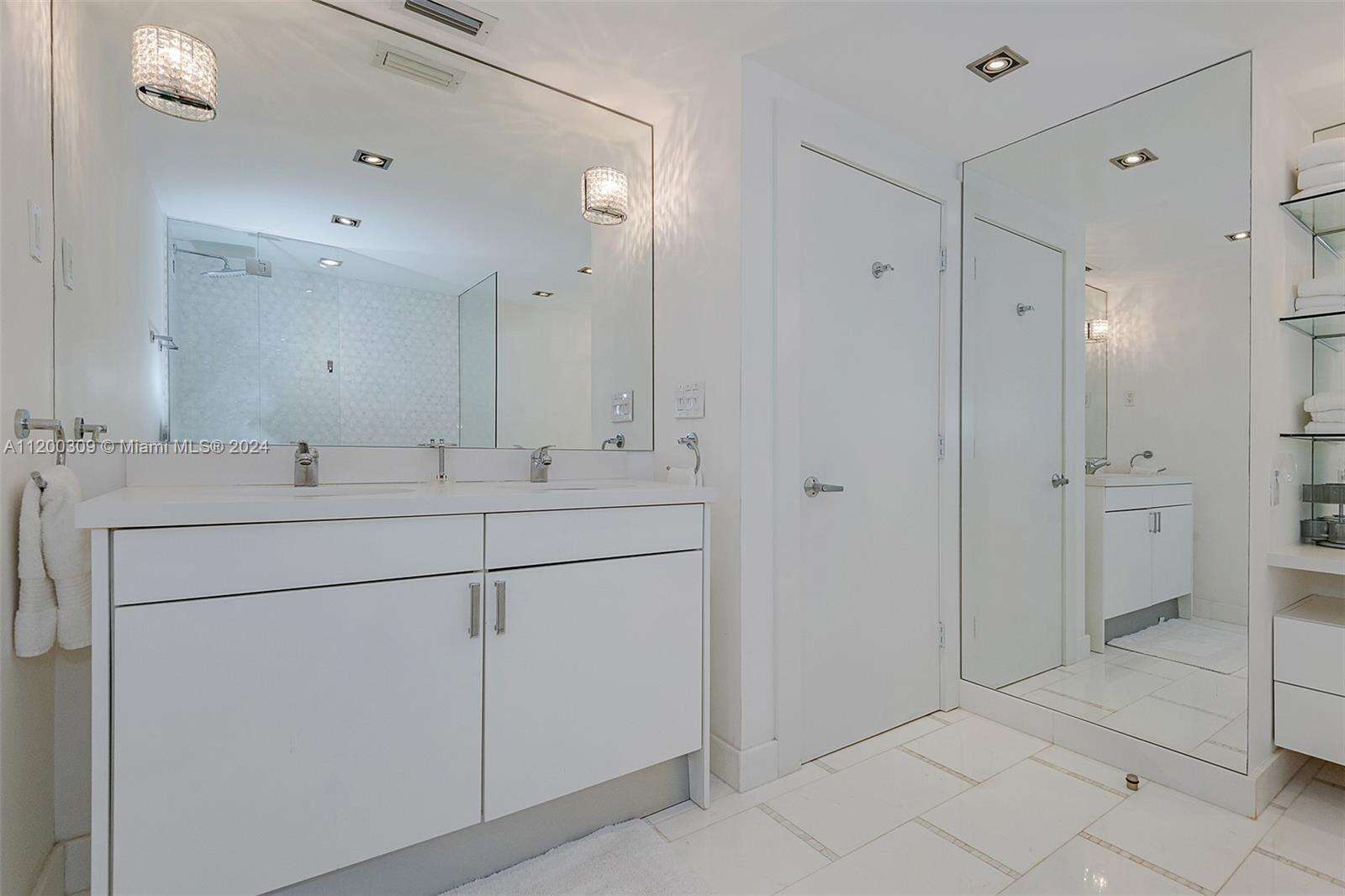 Roney Palace at 2301 Collins Ave, Miami Beach, FL 33139 - For Rent photo 18