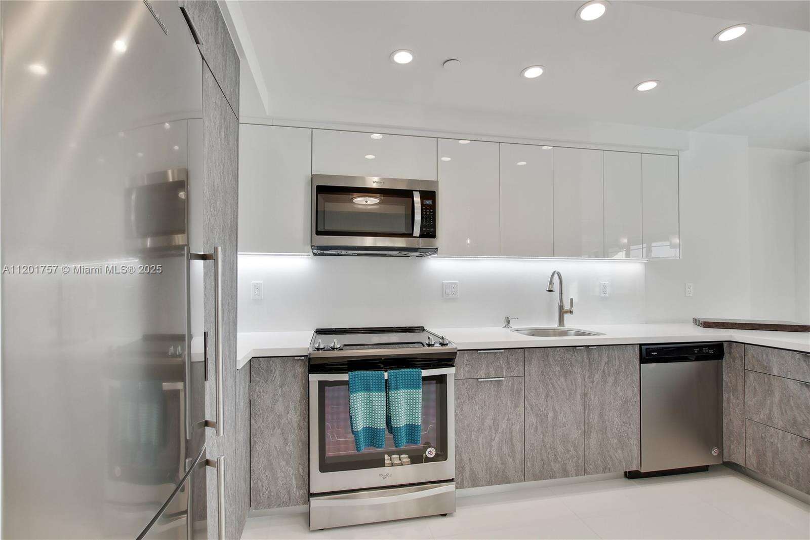 Decoplage at 100 Lincoln Rd, Miami Beach, FL 33139 - For Rent photo 11