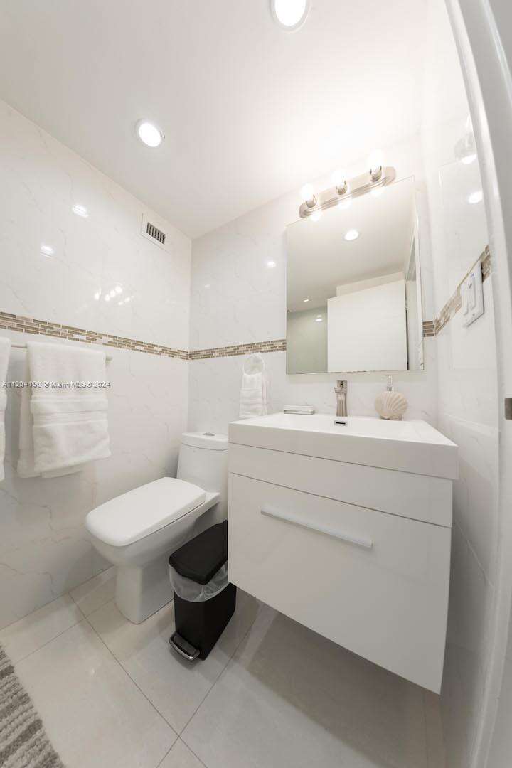 The Pavilion at 5601 Collins Ave, Miami Beach, FL 33140 - For Rent photo 12