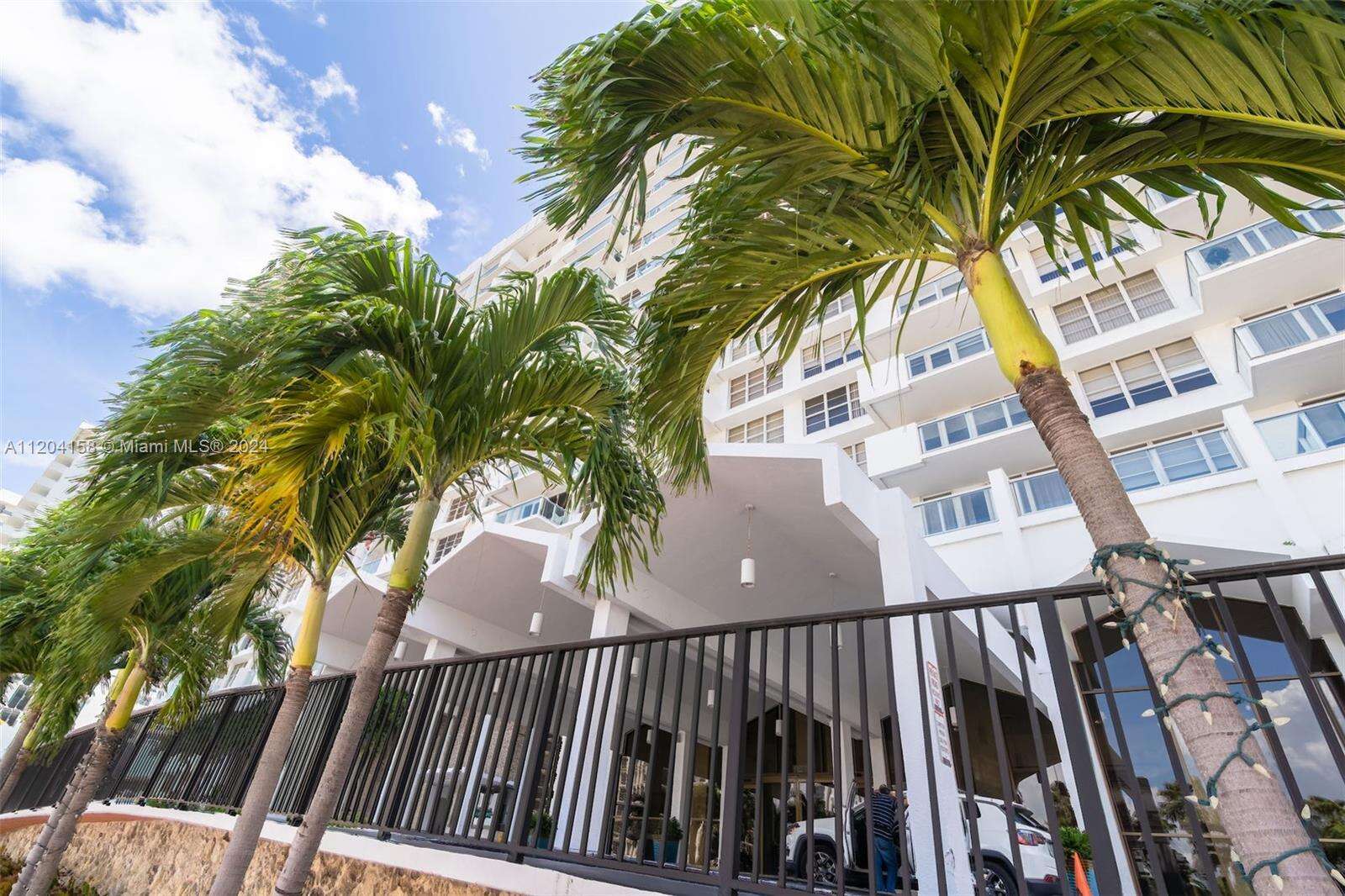 The Pavilion at 5601 Collins Ave, Miami Beach, FL 33140 - For Rent photo 48