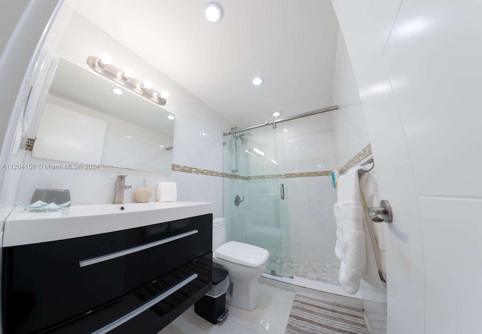 The Pavilion at 5601 Collins Ave, Miami Beach, FL 33140 - For Rent photo 7