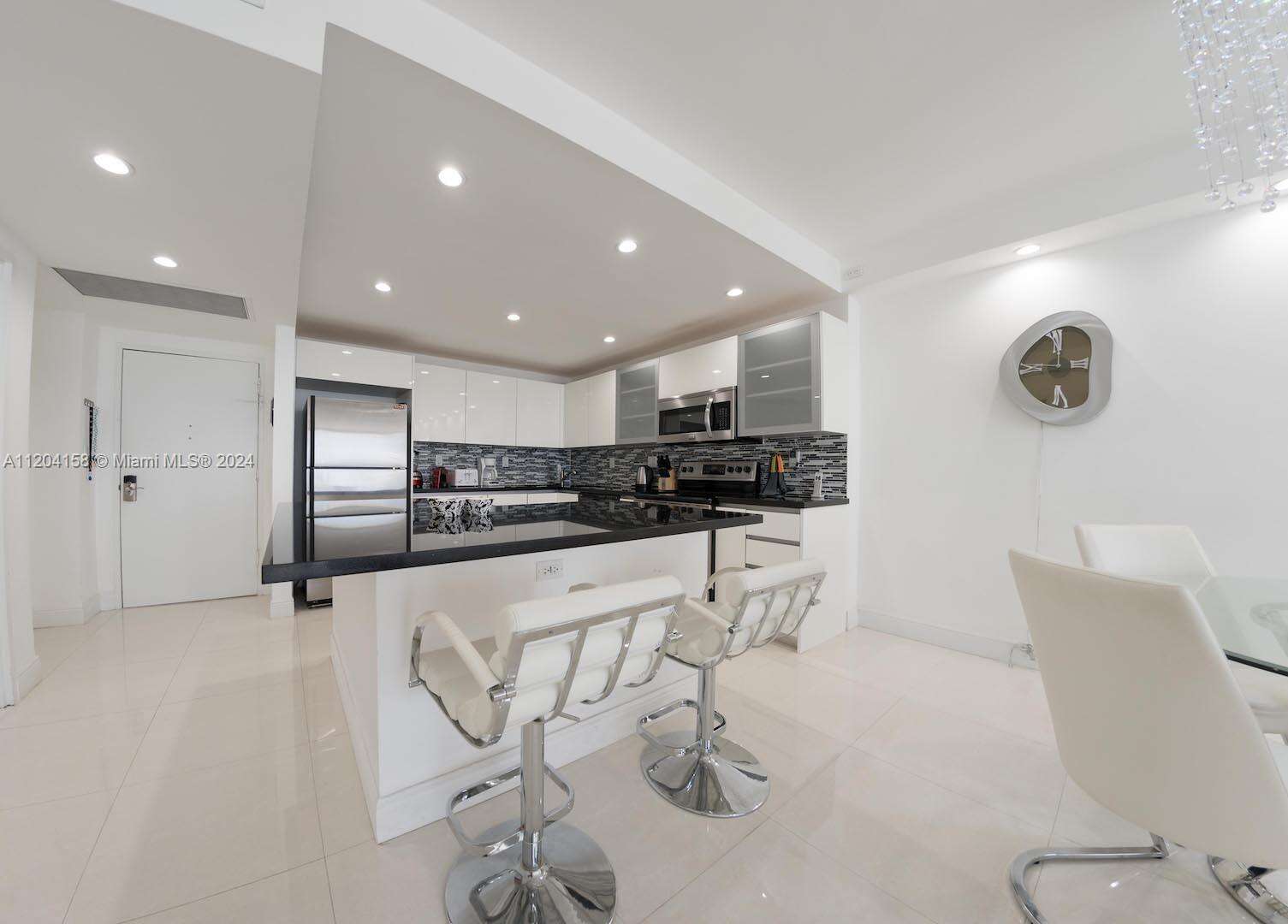 The Pavilion at 5601 Collins Ave, Miami Beach, FL 33140 - For Rent photo 9