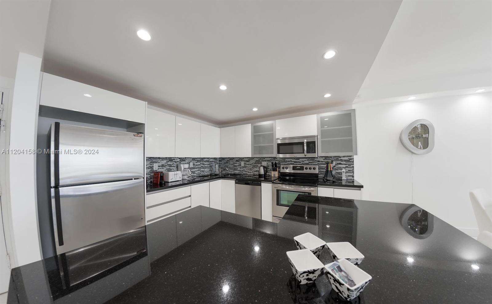 The Pavilion at 5601 Collins Ave, Miami Beach, FL 33140 - For Rent photo 10