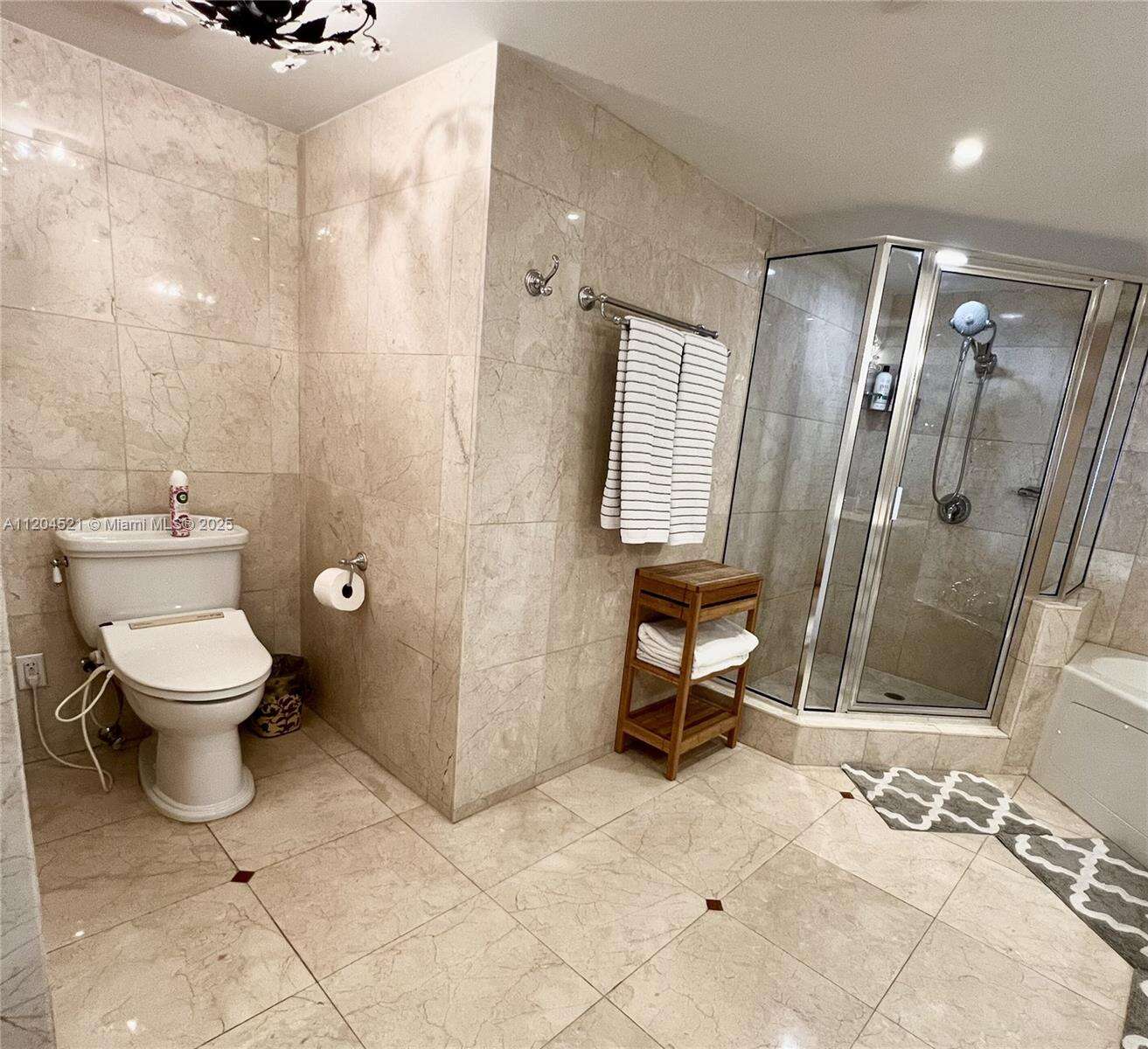 La Perla at 16699 Collins Ave, Sunny Isles Beach, FL 33160 - For Rent photo 15