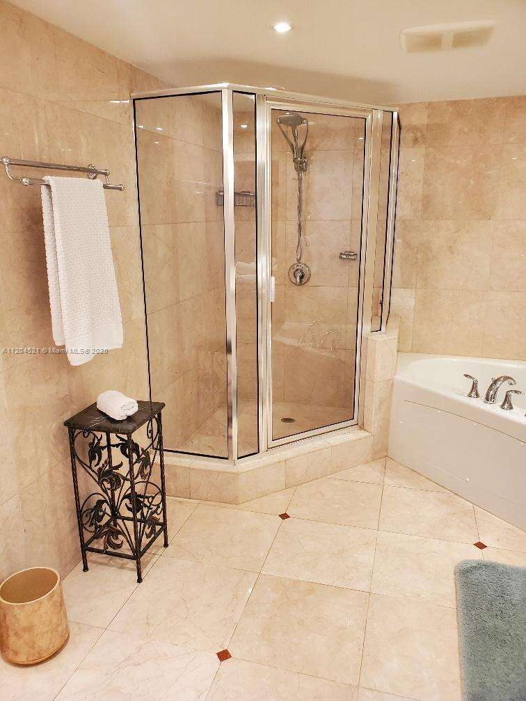 La Perla at 16699 Collins Ave, Sunny Isles Beach, FL 33160 - For Rent photo 16