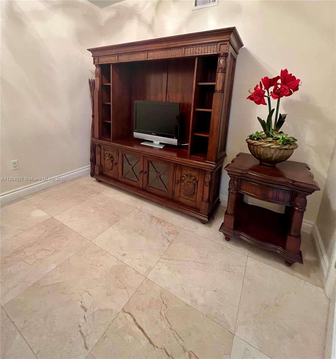 La Perla at 16699 Collins Ave, Sunny Isles Beach, FL 33160 - For Rent photo 20