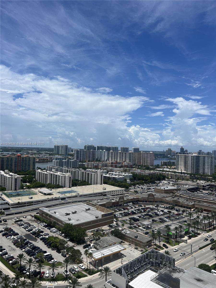 La Perla at 16699 Collins Ave, Sunny Isles Beach, FL 33160 - For Rent photo 24