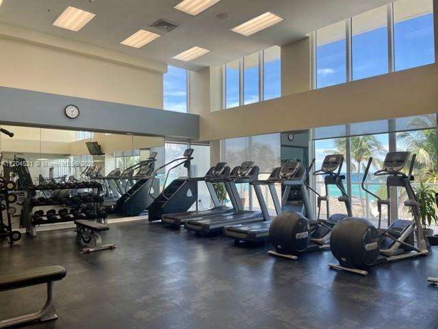 La Perla at 16699 Collins Ave, Sunny Isles Beach, FL 33160 - For Rent photo 25