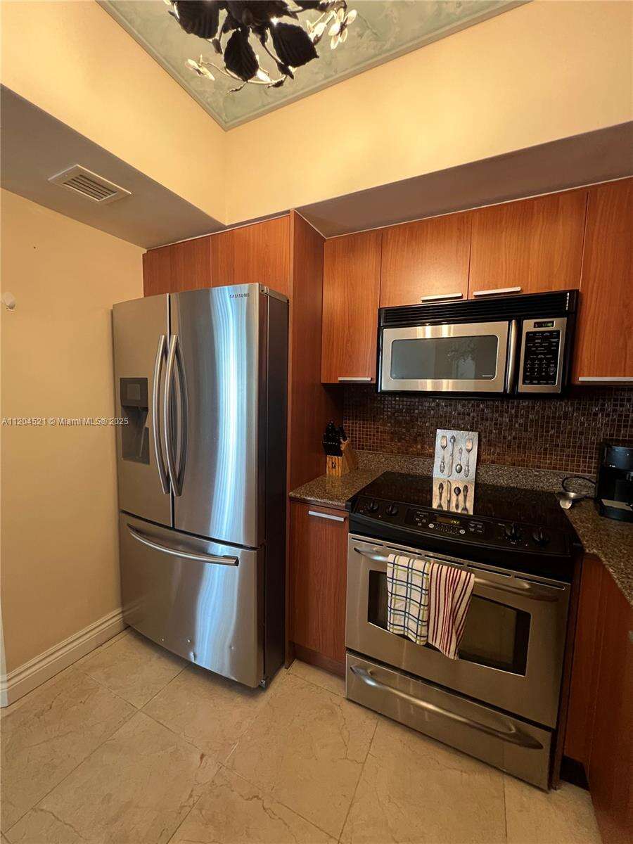 La Perla at 16699 Collins Ave, Sunny Isles Beach, FL 33160 - For Rent photo 4
