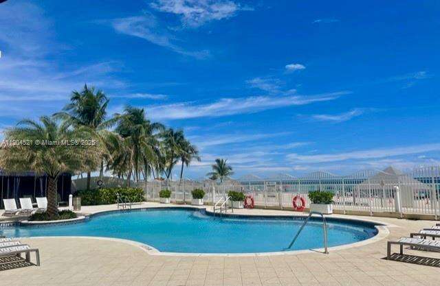 La Perla at 16699 Collins Ave, Sunny Isles Beach, FL 33160 - For Rent photo 32