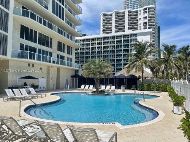 La Perla at 16699 Collins Ave, Sunny Isles Beach, FL 33160 - For Rent photo 34