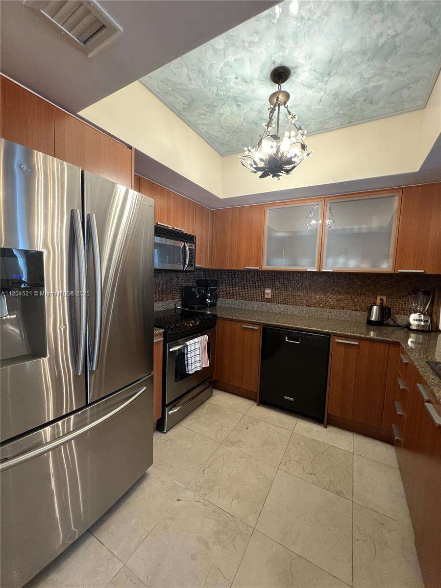 La Perla at 16699 Collins Ave, Sunny Isles Beach, FL 33160 - For Rent photo 6