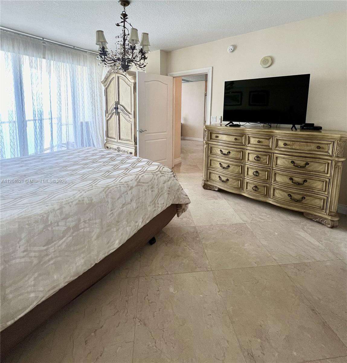 La Perla at 16699 Collins Ave, Sunny Isles Beach, FL 33160 - For Rent photo 10