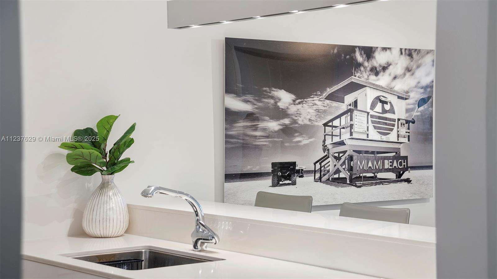 W South Beach at 2201 Collins Ave, Miami Beach, FL 33139 - For Rent photo 13