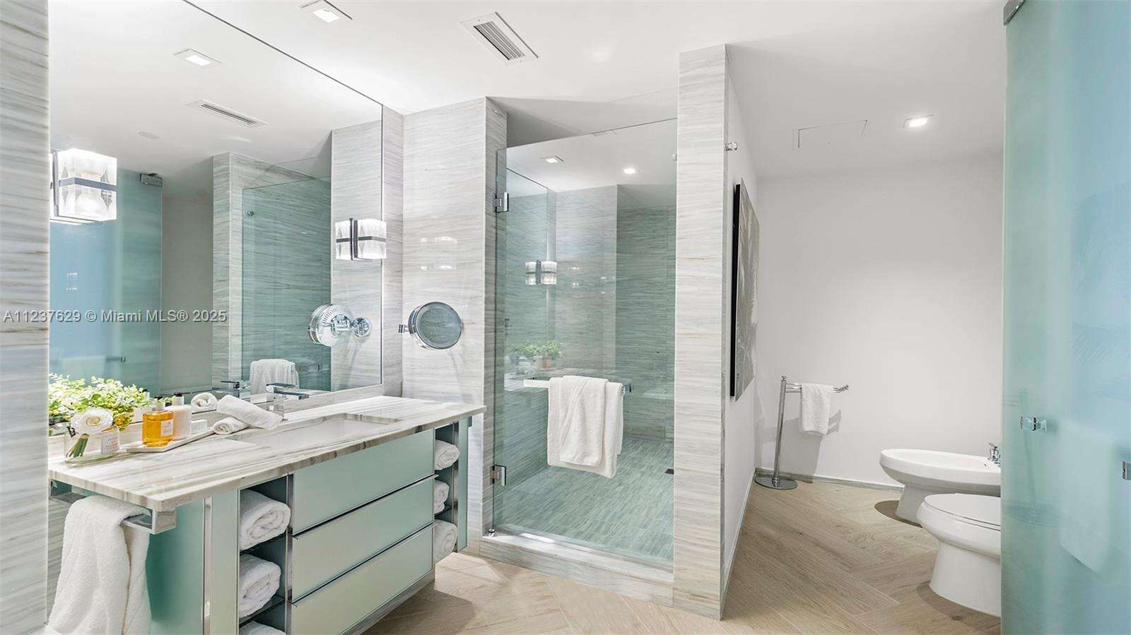 W South Beach at 2201 Collins Ave, Miami Beach, FL 33139 - For Rent photo 28