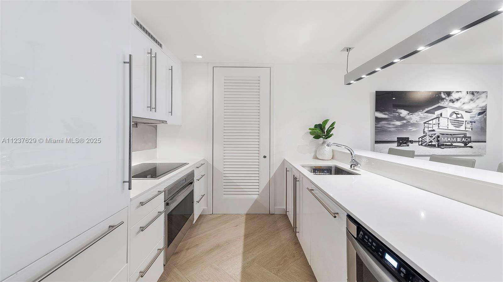 W South Beach at 2201 Collins Ave, Miami Beach, FL 33139 - For Rent photo 4