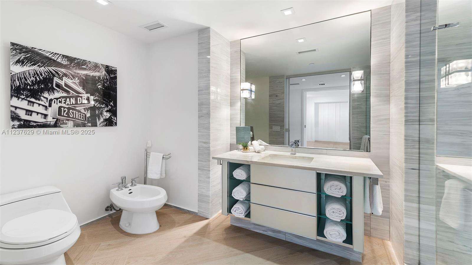 W South Beach at 2201 Collins Ave, Miami Beach, FL 33139 - For Rent photo 34