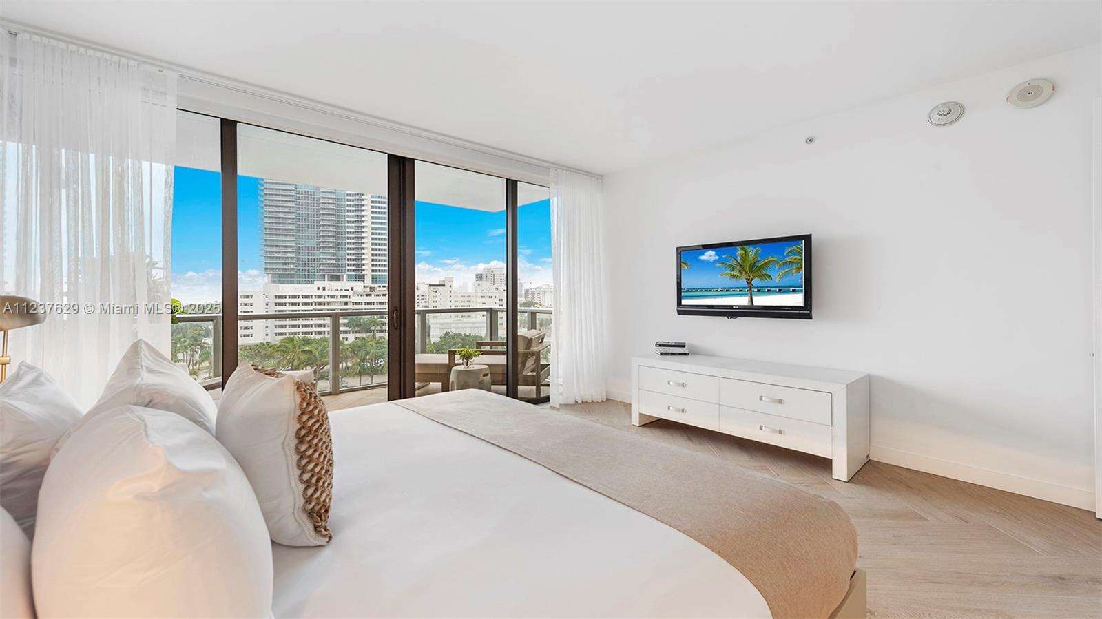 W South Beach at 2201 Collins Ave, Miami Beach, FL 33139 - For Rent photo 40