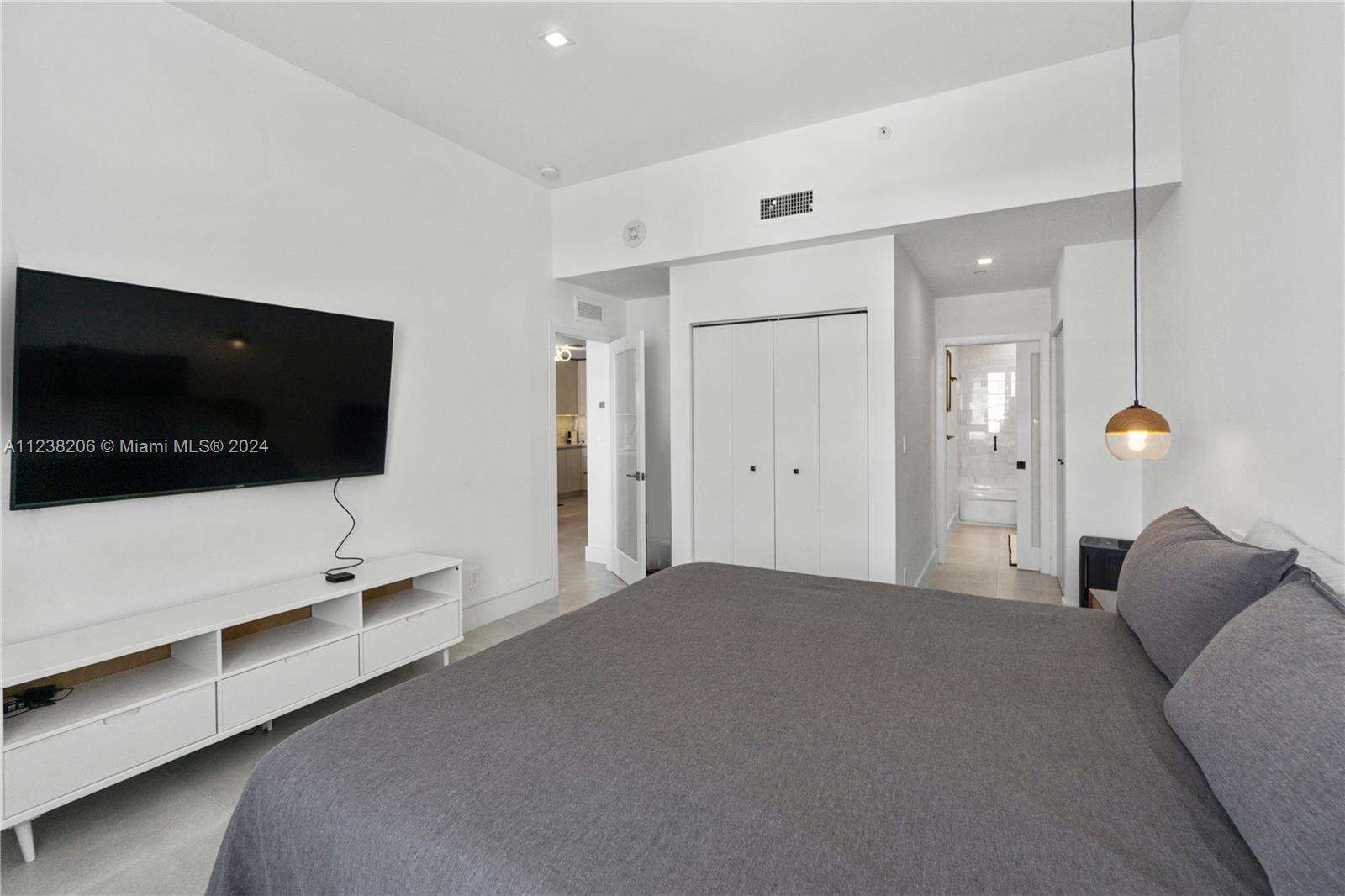 Decoplage at 100 Lincoln Rd, Miami Beach, FL 33139 - For Rent photo 16