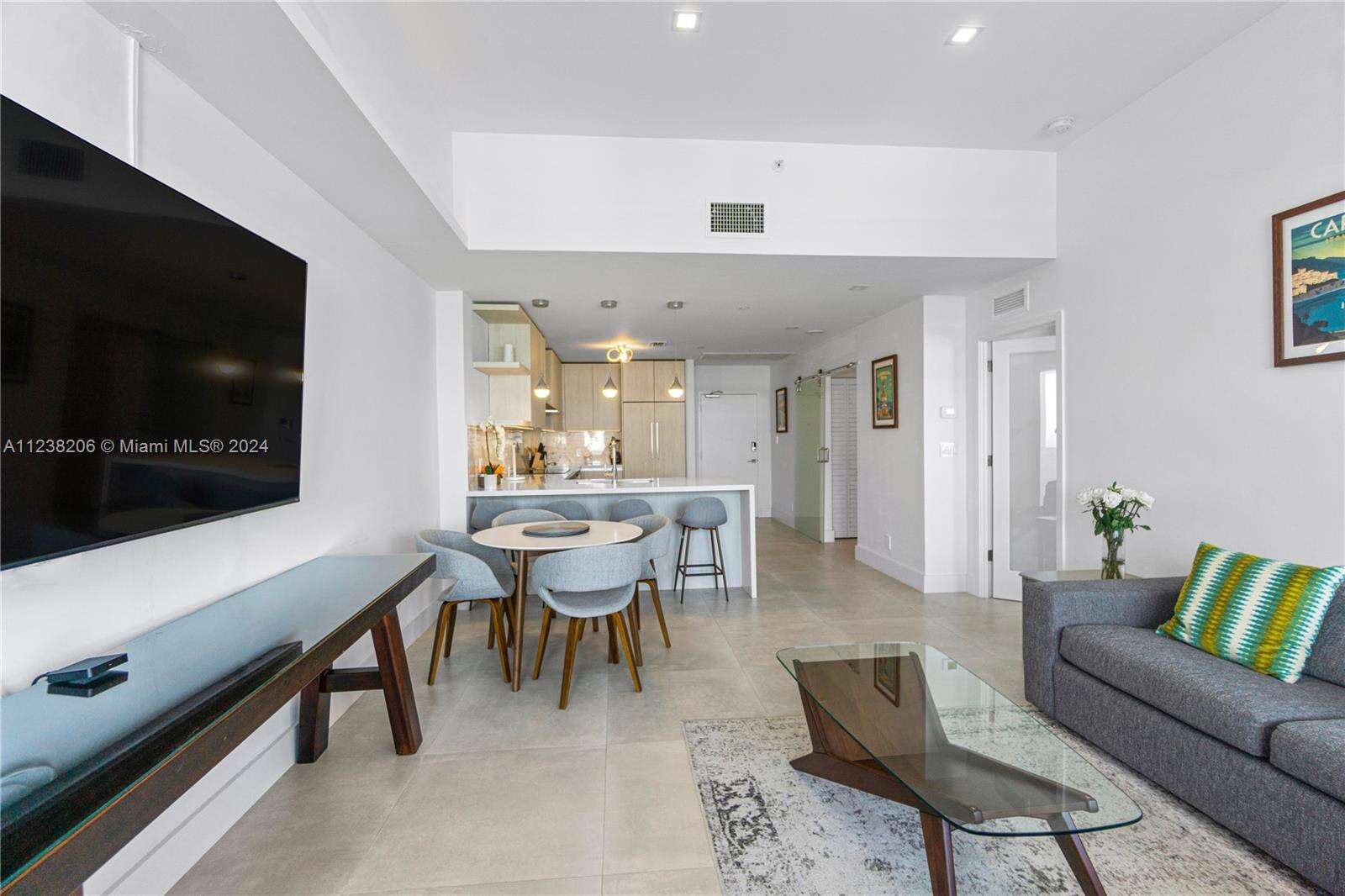 Decoplage at 100 Lincoln Rd, Miami Beach, FL 33139 - For Rent photo 3
