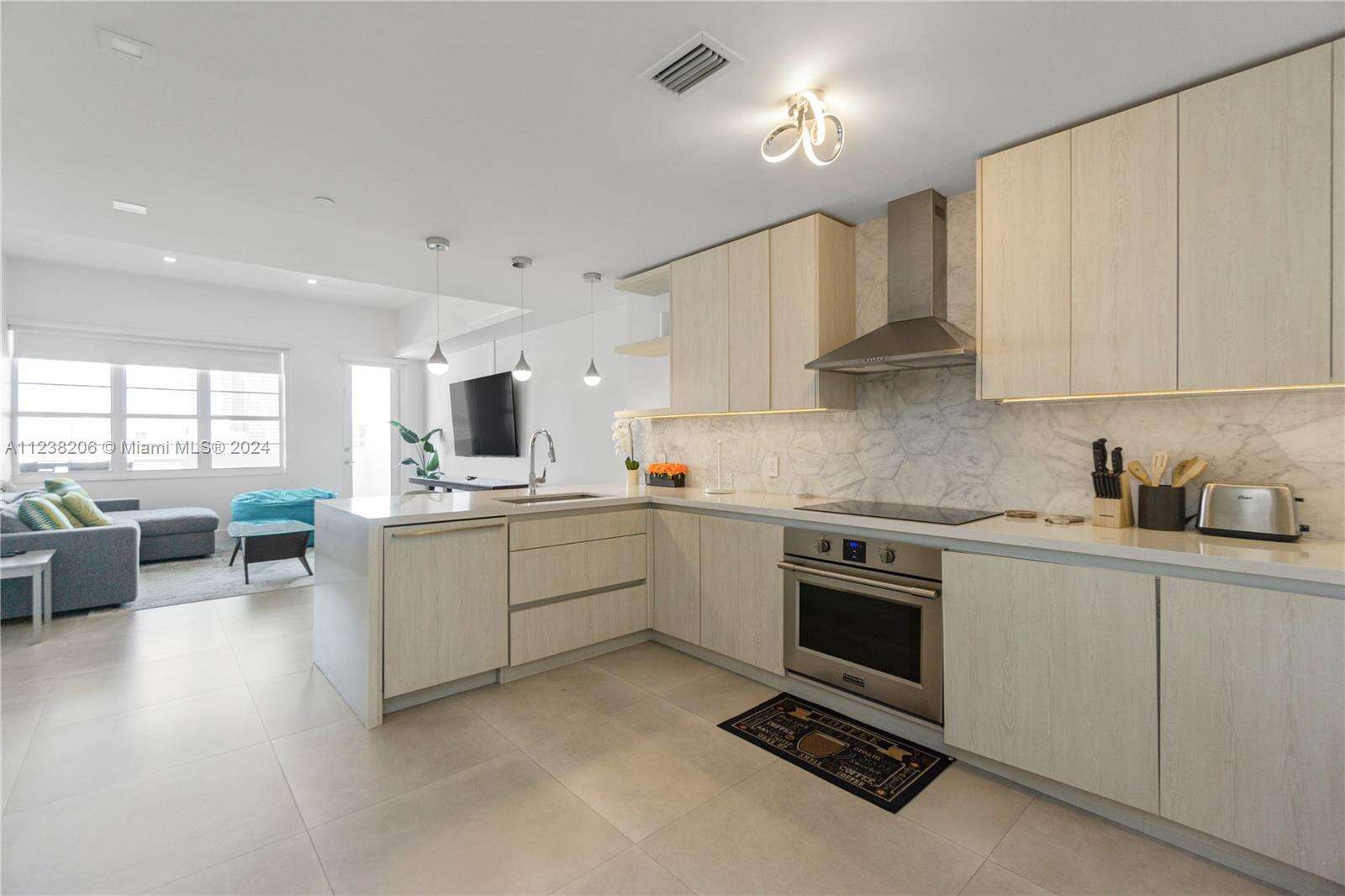 Decoplage at 100 Lincoln Rd, Miami Beach, FL 33139 - For Rent photo 7
