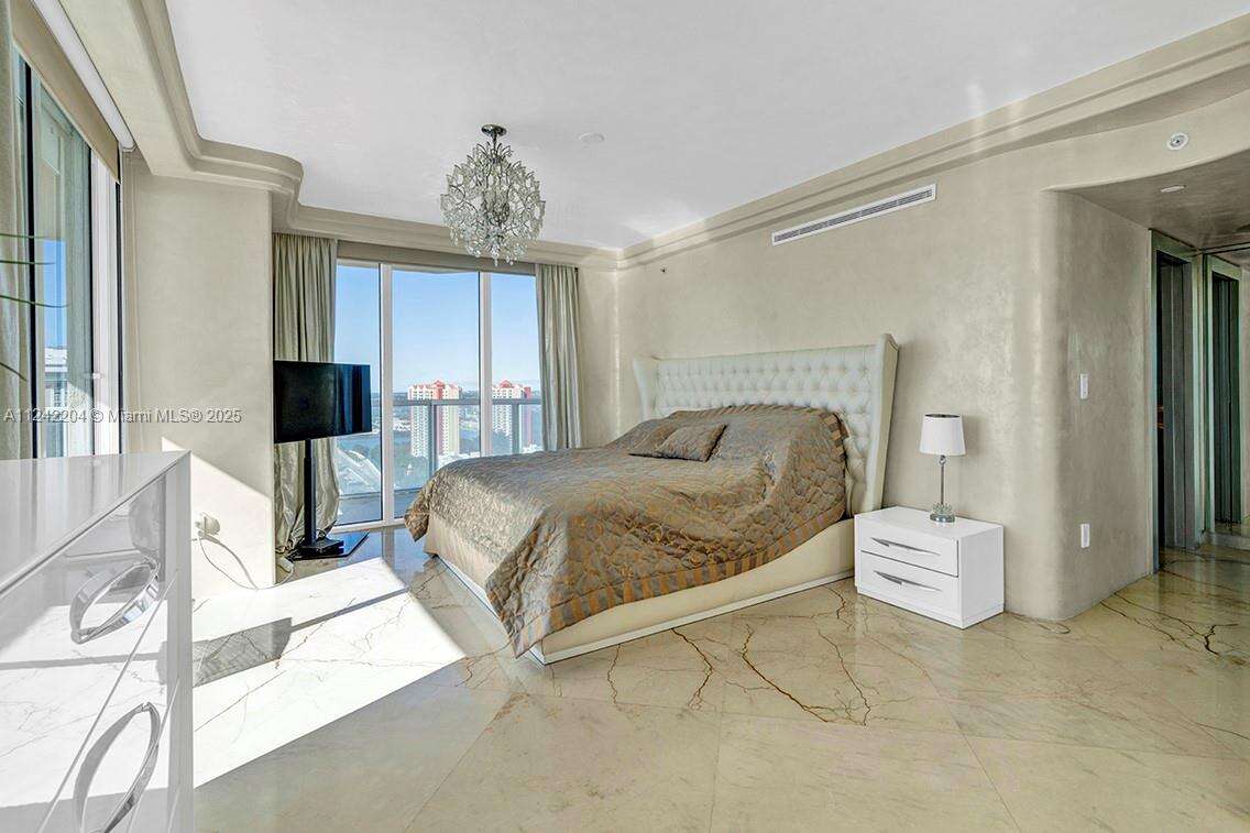 La Perla at 16699 Collins Ave, Sunny Isles Beach, FL 33160 - For Rent photo 12