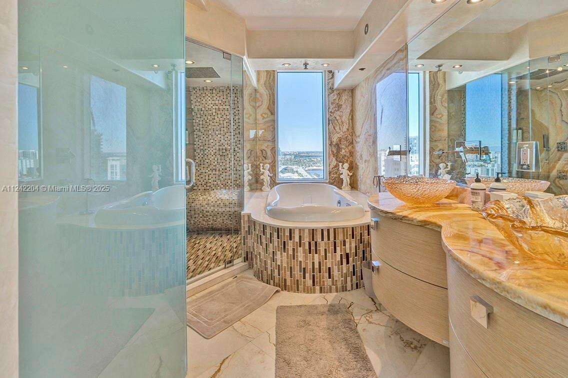 La Perla at 16699 Collins Ave, Sunny Isles Beach, FL 33160 - For Rent photo 13