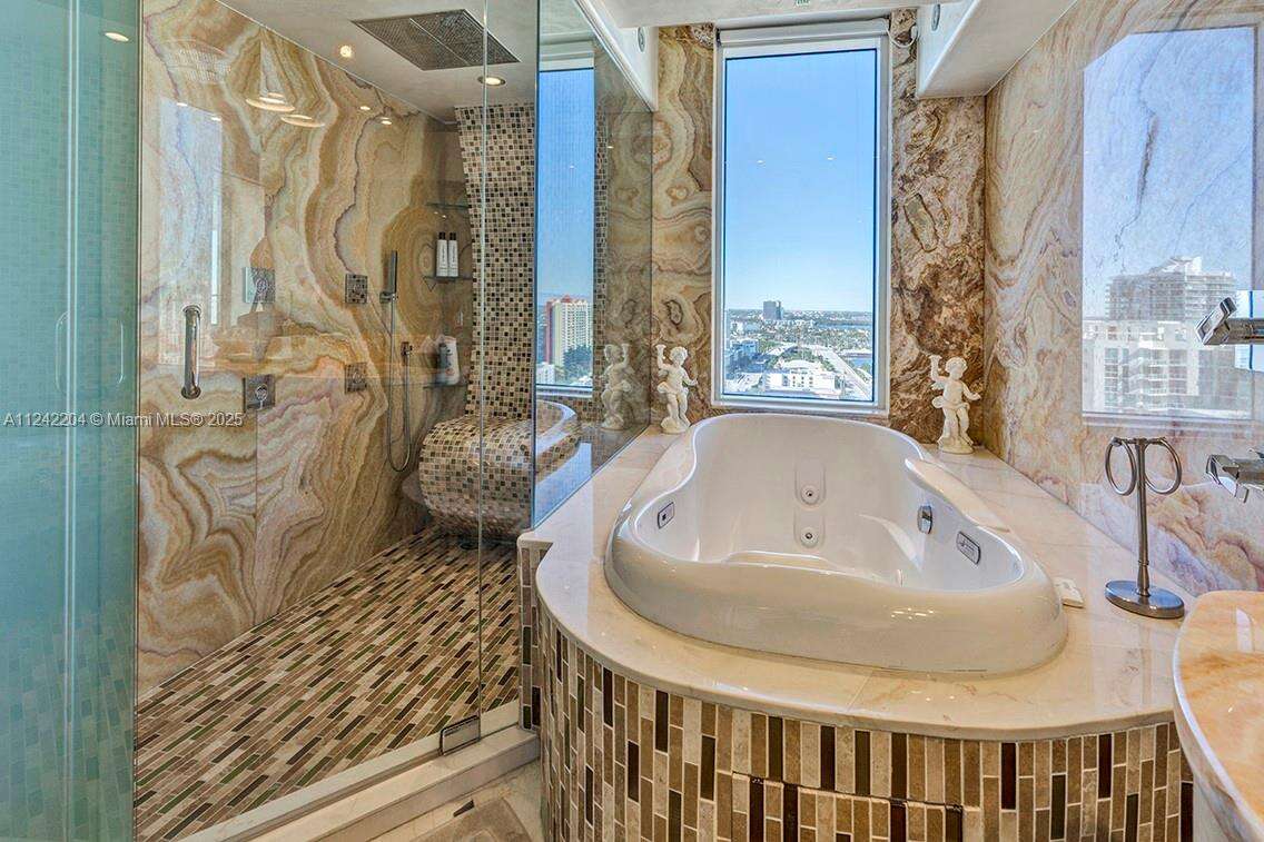 La Perla at 16699 Collins Ave, Sunny Isles Beach, FL 33160 - For Rent photo 15