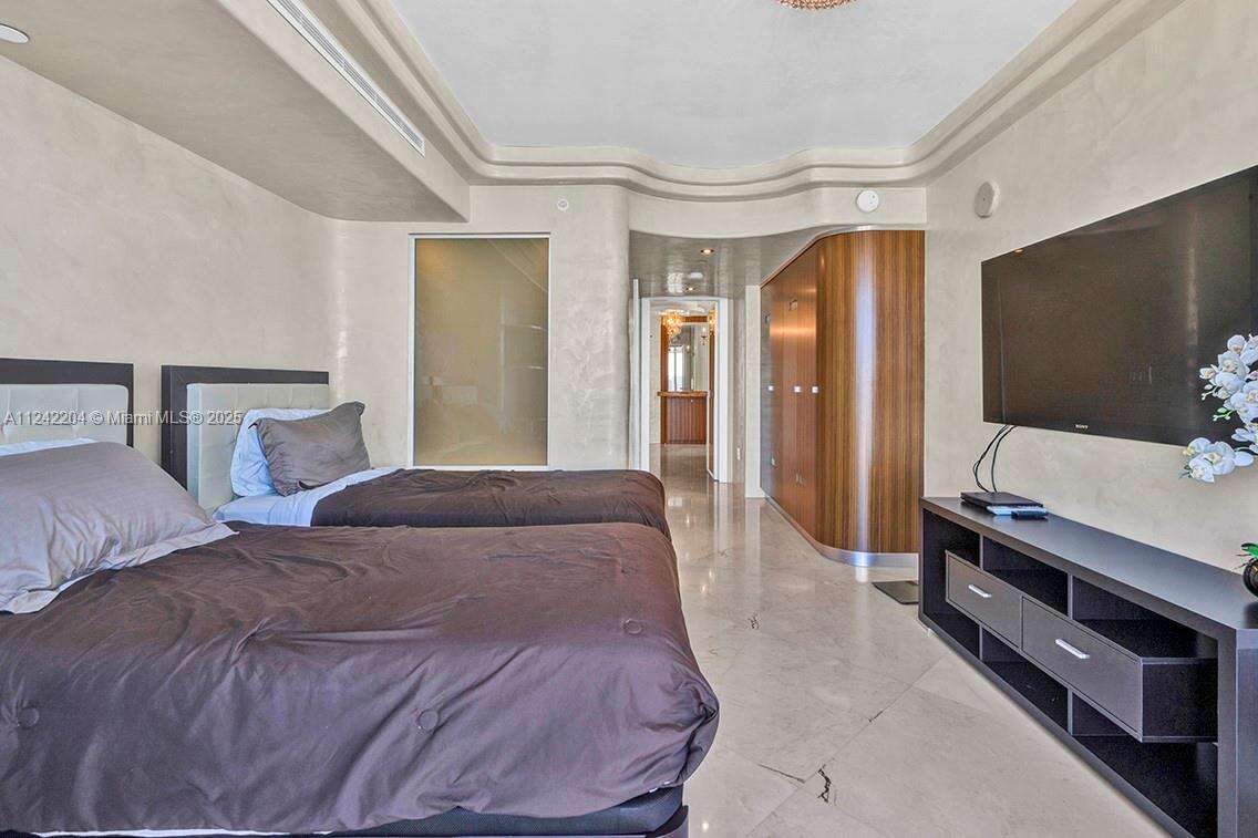La Perla at 16699 Collins Ave, Sunny Isles Beach, FL 33160 - For Rent photo 19