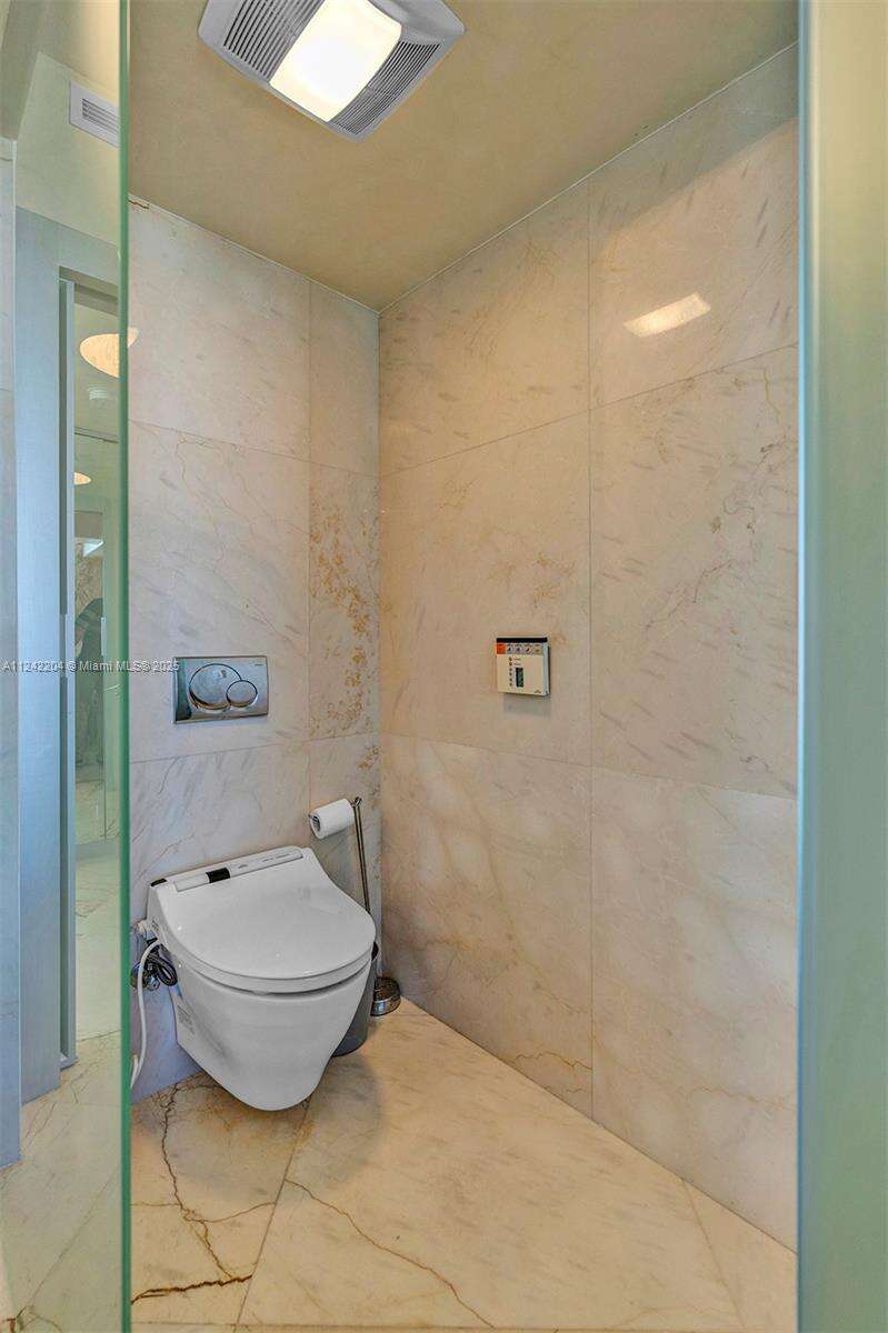 La Perla at 16699 Collins Ave, Sunny Isles Beach, FL 33160 - For Rent photo 21