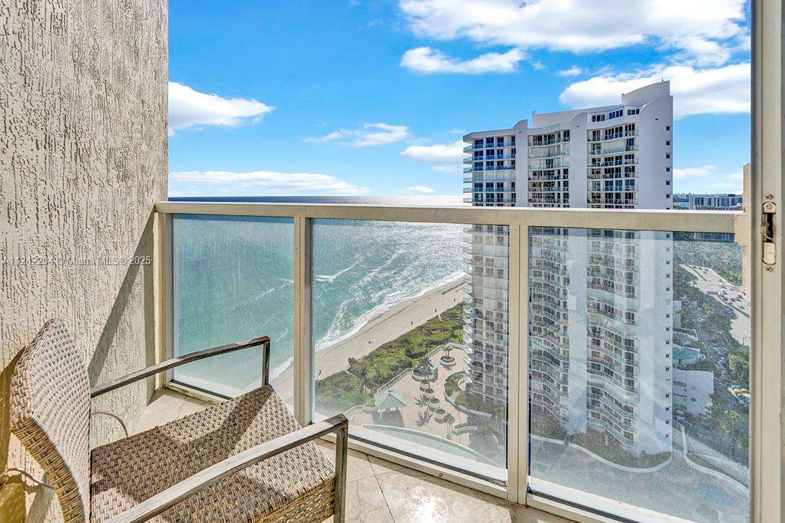 La Perla at 16699 Collins Ave, Sunny Isles Beach, FL 33160 - For Rent photo 23