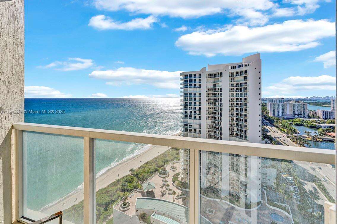 La Perla at 16699 Collins Ave, Sunny Isles Beach, FL 33160 - For Rent photo 24