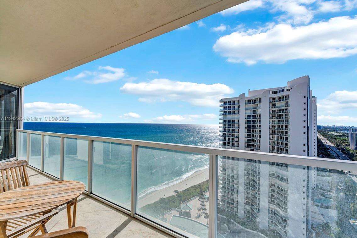 La Perla at 16699 Collins Ave, Sunny Isles Beach, FL 33160 - For Rent photo 25