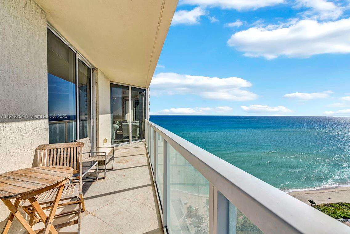 La Perla at 16699 Collins Ave, Sunny Isles Beach, FL 33160 - For Rent photo 26