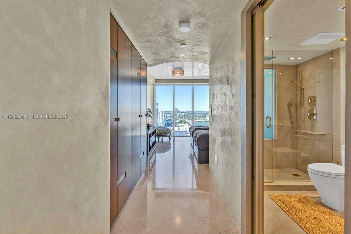 La Perla at 16699 Collins Ave, Sunny Isles Beach, FL 33160 - For Rent photo 28