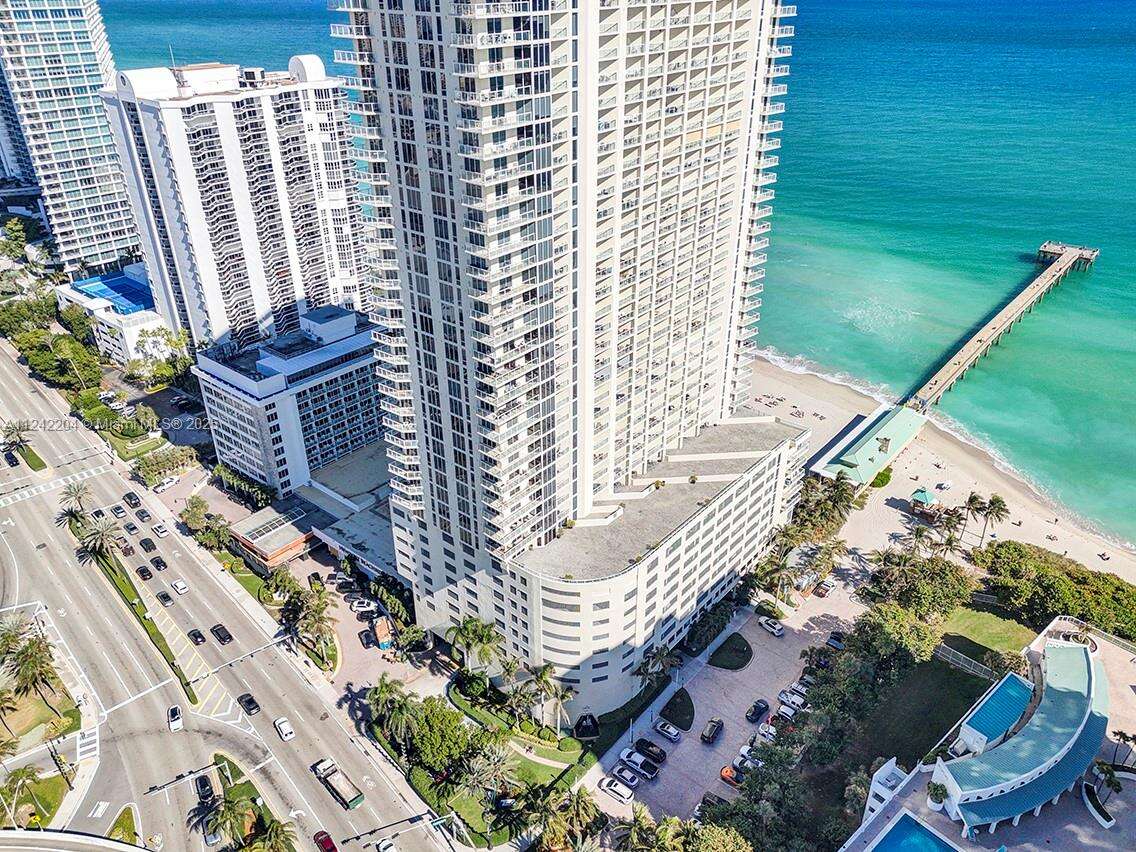 La Perla at 16699 Collins Ave, Sunny Isles Beach, FL 33160 - For Rent photo 29
