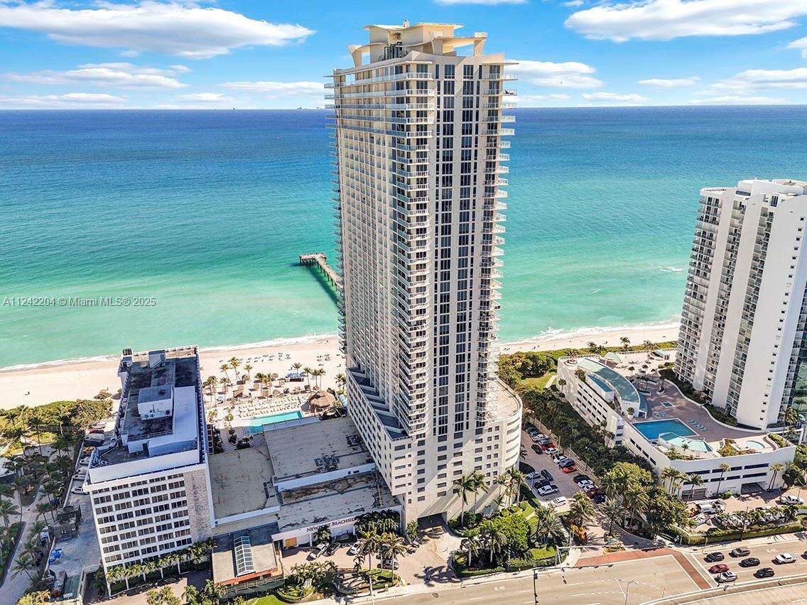 La Perla at 16699 Collins Ave, Sunny Isles Beach, FL 33160 - For Rent photo 30