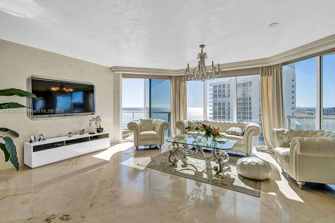La Perla at 16699 Collins Ave, Sunny Isles Beach, FL 33160 - For Rent photo 4