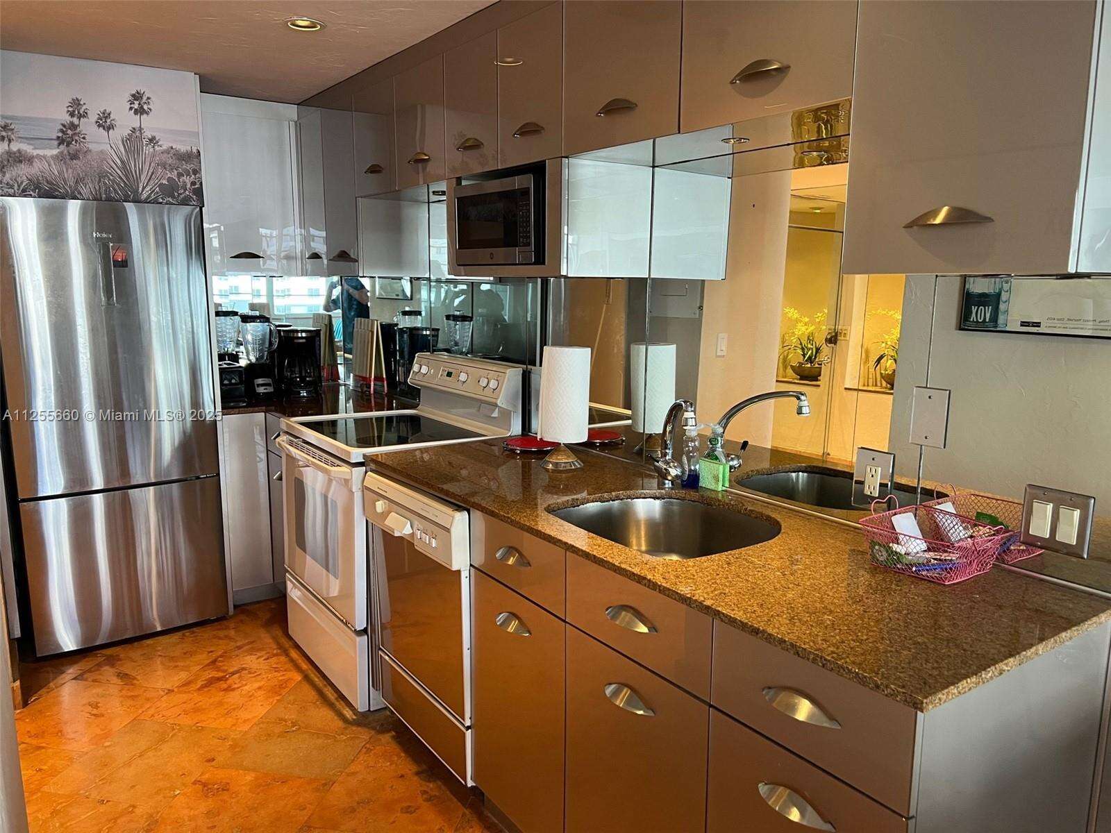 Decoplage at 100 Lincoln Rd, Miami Beach, FL 33139 - For Rent photo 16