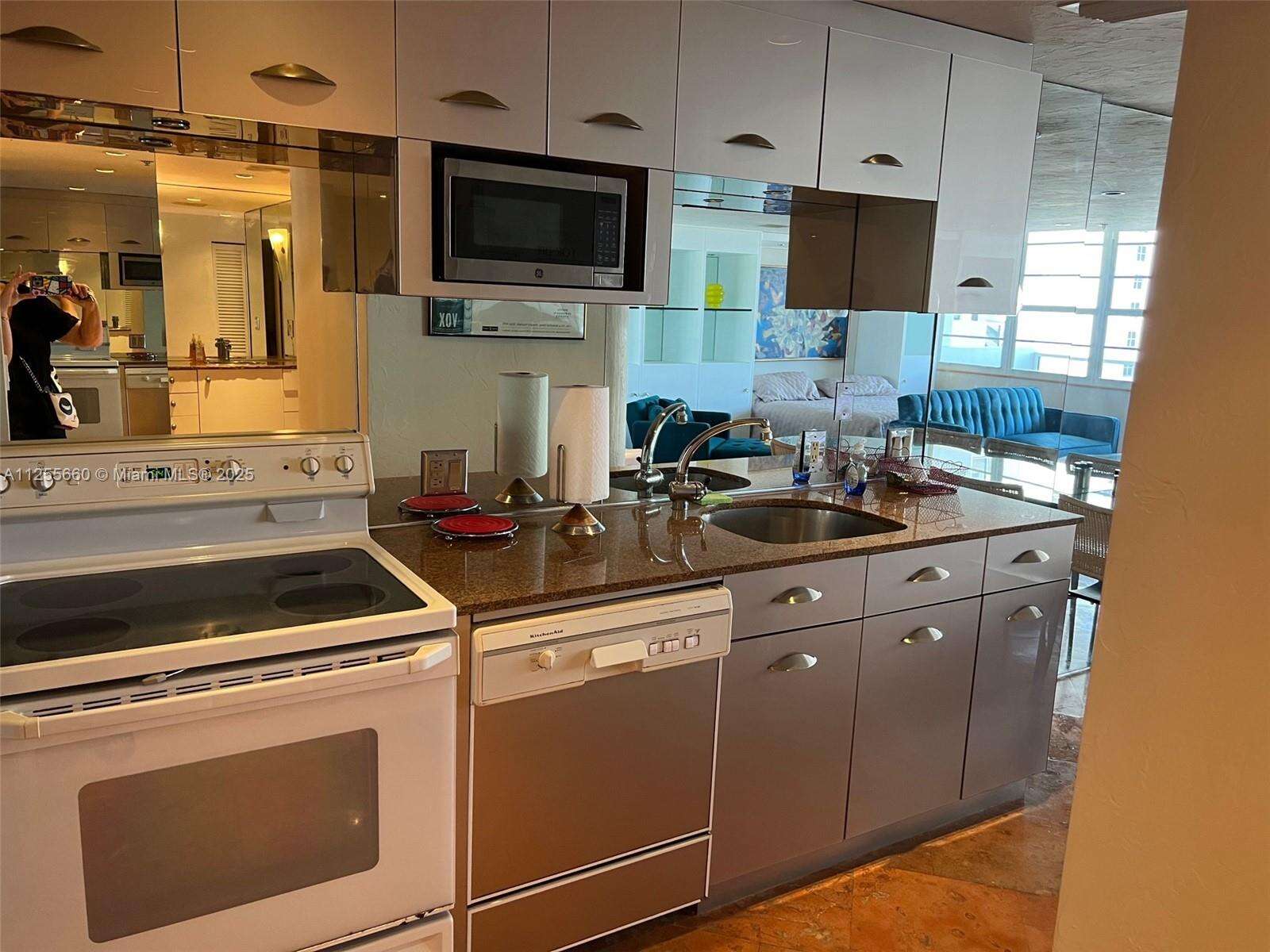 Decoplage at 100 Lincoln Rd, Miami Beach, FL 33139 - For Rent photo 17