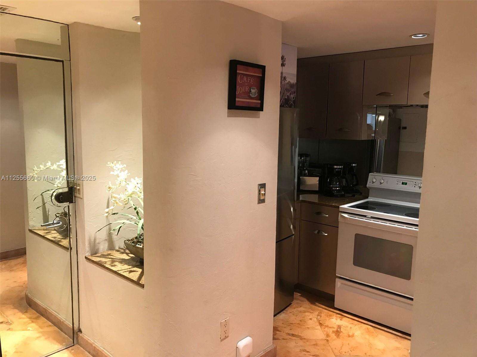 Decoplage at 100 Lincoln Rd, Miami Beach, FL 33139 - For Rent photo 22