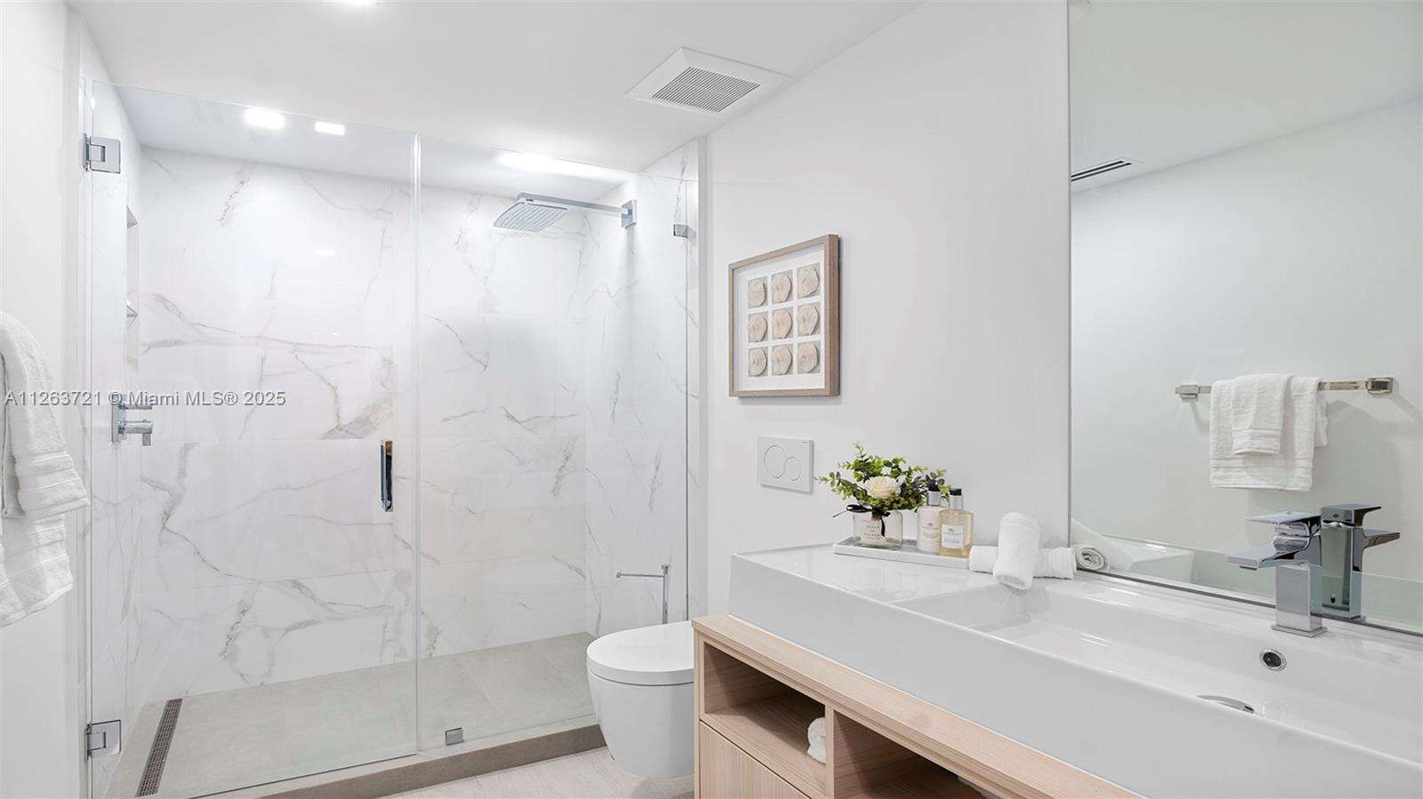 Roney Palace at 2301 Collins Ave, Miami Beach, FL 33139 - For Rent photo 21