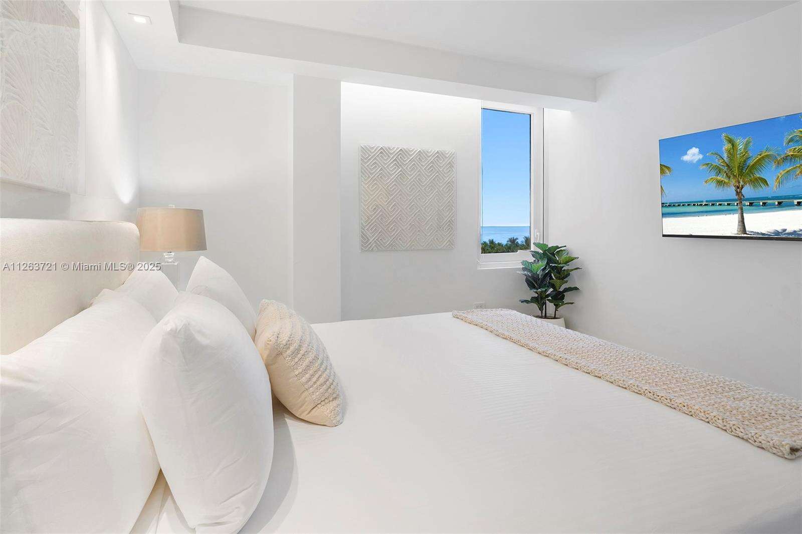 Roney Palace at 2301 Collins Ave, Miami Beach, FL 33139 - For Rent photo 22